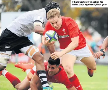  ??  ?? > Sam Costelow in action for Wales U20s against Fiji last year