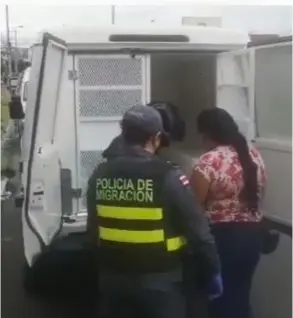  ?? CORTESÍA POLICÍA DE MIGRACIÓN ?? En una vivienda de La Milpa, en Guararí de Heredia, se detuvo a la mujer; esta fue llevada a la Fiscalía.