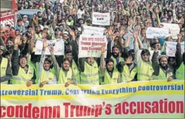  ?? AP ?? Activists of Pakistani religious groups rally against US President Donald Trump in Lahore on Tuesday.