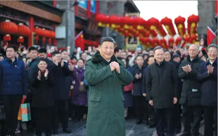  ?? JU PENG / XINHUA ?? President Xi Jinping greets the public at Tianjin’s Ancient Culture Street on Thursday during an inspection tour of the city ahead of Spring Festival.