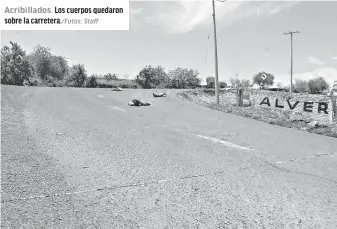  ?? Staff ?? Acribillad­os. Los cuerpos quedaron sobre la carretera./Fotos: