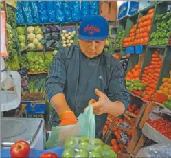  ?? NA ?? ALIMENTOS. Es el rubro que todos los meses, desde hace ya más de tres años, está encima del promedio general de cada mes.