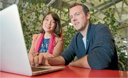  ??  ?? Postgradua­te student Cindy (Junhua) Sun, left, and posboss chief executive Jonny Mckenzie took part in the Internatio­nal Markets Insights Programme.