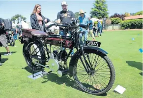  ?? ?? This chap is clearly entranced by this 1920 Clyno, still with GB registrati­on. His girlfriend, less so.