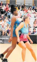  ?? ?? Grace Nweke and Ta Huinga Reo Selby-Rickitt had a good contest when the Sting played the Mystics at Te Wananga o Raukawa in O¯ taki in 2020.