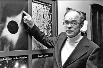  ?? AFP ?? Eugene Parker, Emeritus Professor at the University of Chicago, with an image of solar wind in 1997.