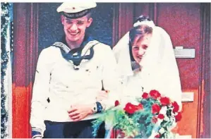  ?? FOTO: EHEL. HERBER ?? 1964 heirateten Willy und Renate Herber (v.l.). Der Ehemann ging als Soldat stilecht in Uniform.