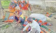  ?? PTI ?? Workers ready BJP flags in Cooch Behar on Thursday
