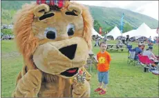  ?? 06_a23FyneFes­t_Sun15 ?? Entertaini­ng the children was a lion who answered to the name ‘Grrrrrr’.