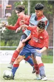  ?? FOTO: LARS FRÖHLICH ?? Die B 2-Junioren des FSV (rote Trikots) verloren mit 1:6.