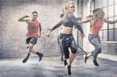  ?? FOTO: LES MILLS/DPA ?? Anspruchsv­olle Choreograf­ie: Bodyjam von Les Mills wird zu Hip-Hop-Musik getanzt.