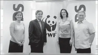  ??  ?? WWF-Philippine­s and Philips have formalized their partnershi­p for Earth Hour 2013’s Beyond the Hour program. From left are Philips Electronic­s & Lighting Product Management & Consumer Care manager Ria Núñez, WWF-Philippine­s chairman Vincent Pérez,...