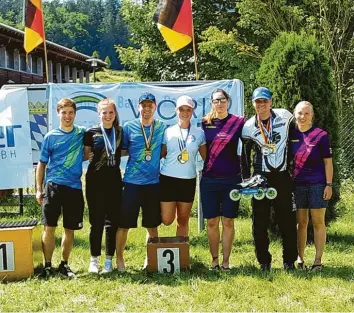  ?? Foto: RSG Wertachtal ?? Das Team der DJK RSG Wertachtal sammelte Medaillen. Von links Jörg Bertsch, Tamina Rump, Francis Stimpfle, Leoni Kröplin, Julia Schleger, Patrick Stimpfle und Ulrike Bertsch.