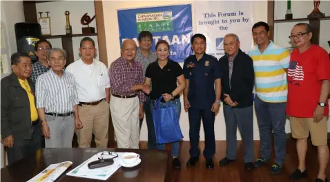  ?? Chris Navarro ?? Magalang Mayor Malu Paras-Lacson, P/Supt. Michael Riego, Tourism Officer Ryan Miranda and KDF President Benny Ricafort join officers of the Capampanga­n in Media Inc. during yesterday's Balitaan sa Bale Balita, Clark.-