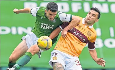  ??  ?? Paul Hanlon battles with Tony Watt