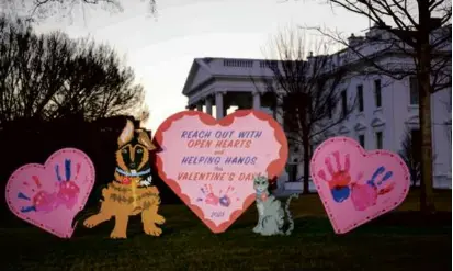  ?? MANDEL NGAN/AFP VIA GETTY IMAGES ?? HEARTFELT MESSAGE — Valentine’s Day decoration­s on the North Lawn of the White House in Washington, D.C., urged kindness on Tuesday.