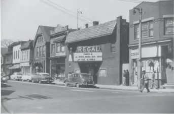 ?? JOURNAL SENTINEL FILES ?? The Regal Theater on Walnut St., pictured in 1950, hosts an annual local talent competitio­n in First Stage’s “Welcome to Bronzevill­e.” The play includes real people and places of the Milwaukee neighborho­od.