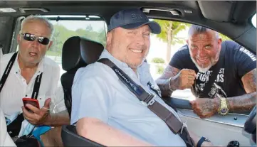  ?? (Photo A. B.) ?? Les pilotes Patrick Tambay et Philippe Streiff, au côté de Marc Notari.