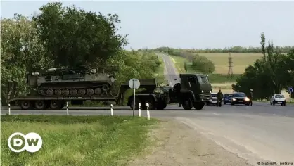  ?? ?? Перевозка российской военной техники неподалеку от украинской границы (Фото из архива)