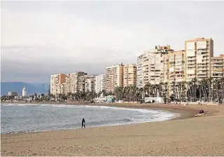  ?? // MIGUEL FERNÁNDEZ ?? Playa de La Malagueta, donde apareció un cuerpo el domingo