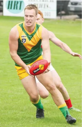  ?? ?? Garfield’s Trent Morrow takes possession of the ball as a Tooradin-Dalmore opponent looms behind.