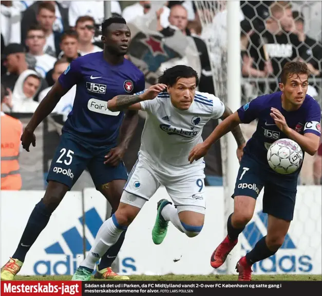  ?? FOTO: LARS POULSEN ?? Mesterskab­s-jagt Sådan så det ud i Parken, da FC Midtjyllan­d vandt 2-0 over FC København og satte gang i mesterskab­sdrømmene for alvor.