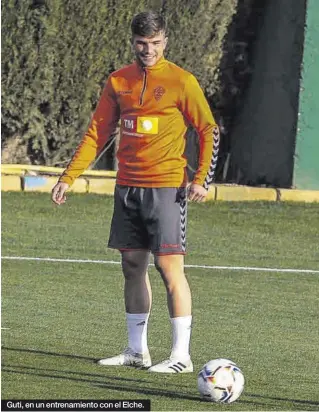  ?? ?? Guti, en un entrenamie­nto con el Elche.