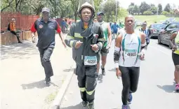  ?? / Thulani Mbele ?? Siphiwe Tshabalala sweating it out.