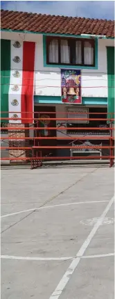  ??  ?? OLa explanada municipal en Metepec, un día después del linchamien­to de cuatro personas