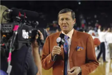  ??  ?? HOUSTON: In this April 4, 2016, file photo, Craig Sager speaks before the NCAA Final Four tournament college basketball championsh­ip game between Villanova and North Carolina in Houston. Sager, the longtime NBA sideline reporter famous for his flashy...