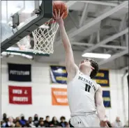  ?? OWEN MCCUE — MEDIA NEWS GROUP ?? Methacton’s Brett Byrne puts in a layup during Tuesday’s District 1-6A semifinal at Methacton.