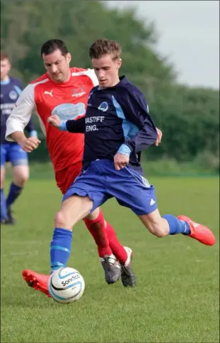  ??  ?? Dale Flynn of Campile United is tracked by Jason Malone of Kilmore United during their Premier Division match in Kilmore on Sunday.