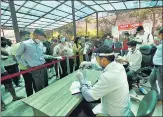  ?? SUNIL GHOSH/HT PHOTO ?? People line up outside a district hospital in Noida for Covid-19 testing, on Wednesday.