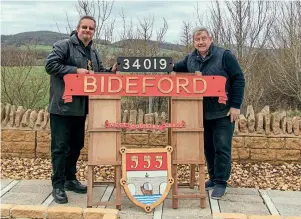  ??  ?? Neil Booth with Bideford’s Andrew Mills after his successful purchase of the nameplate, crest, scroll and smokebox numberplat­e.
Bideford