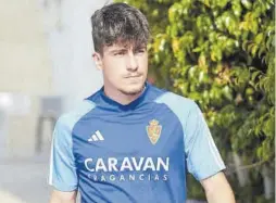  ?? REAL ZARAGOZA ?? Adrián Liso, con la camiseta del Real Zaragoza.
