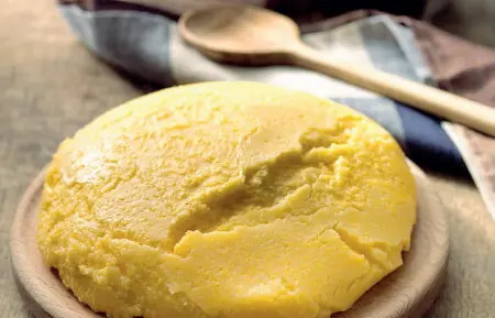  ??  ?? Sapori
Bianca, gialla o di Storo, la polenta è ingredient­e amatissimo e declinato in tante ricette gourmet o piatti della tradizione