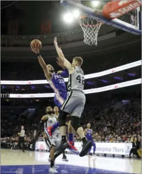  ?? MATT SLOCUM — THE ASSOCIATED PRESS ?? Ben Simmons goes up for a shot against San Antonio’s Davis Bertans during the first half Wednesday.