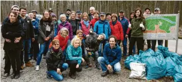  ?? Foto: Matthias Schwark ?? Die Sauberkeit des Englischen Gartens liegt diesen ehrenamtli­chen Helfern am Herzen.