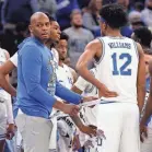  ?? SPORTS PETRE THOMAS/USA TODAY ?? Memphis head coach Penny Hardaway huddles his team during a review in the second half against Tulane at Fedexforum.