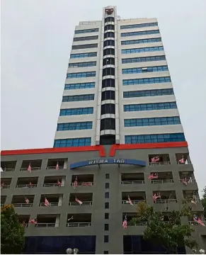  ??  ?? the Wisma tnb at anson road in George town has won accolades for energy efficiency.