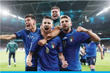  ??  ?? LONDON: Italy’s midfielder Jorginho (center) celebrates with teammates after scoring in a penalty shootout and winning the Euro 2020 semi-final football match between Italy and Spain at Wembley Stadium in London on Tuesday. —AFP