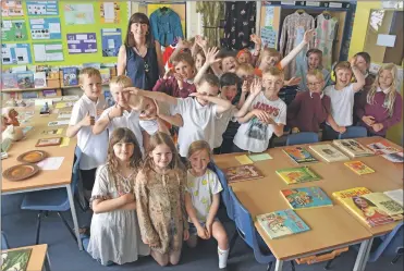  ?? 01_B24WB03 ?? Representi­ng the 1970s, Mrs Catriona Smith and P4/P5 pupils assemble for a class photo.