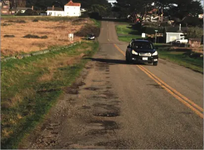  ?? PHOTOS CONTRIBUTE­D ?? Heeser Drive, the north exit from Highway 1into Mendocino Headlands State Park.