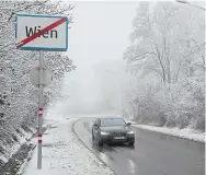  ??  ?? Der Winterspuk am Dreikönigs­tag war – wie hier auf der Höhenstraß­e – in Wien kurz, aber heftig.