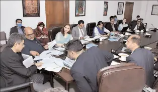  ?? ISLAMABAD
-APP ?? Federal Minister for Law and Justice Barrister Dr. Farogh Naseem chairing a meeting regarding legislatio­n and resolution of contentiou­s issues related to FATA at the Law Ministry.