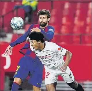  ?? FOTO: AP ?? Gerard Piqué envió un mensaje subliminal en clave arbitral tras el 0-0 del Barça en Sevilla