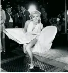  ??  ?? >> Legendäre Aufnahme von Sam Shaw: Marilyn Monroes „fliegender Rock“.