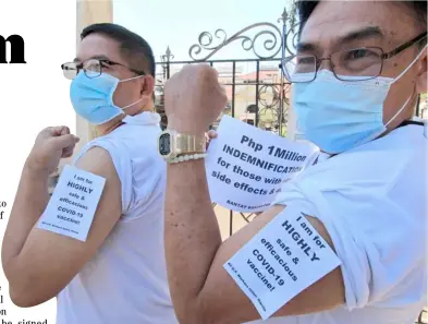  ?? PHOTOGRAPH BY BOB DUNGO JR. FOR THE DAILY TRIBUNE @tribunephl_bob ?? HEALTH workers from the Philippine General Hospital express their demand for the government to provide them the safest and most effective Covid-19 vaccine during a picket Friday.