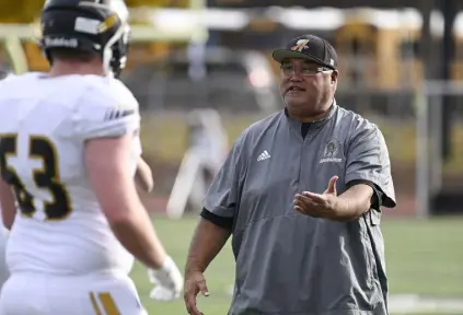  ?? Hyoung Chang, The Denver Post ?? Arapahoe High School head coach Joe Nuu, right, celebrates a Colin Farquhar touchdown against Smoky Hill on Friday night at Stutler Bowl.