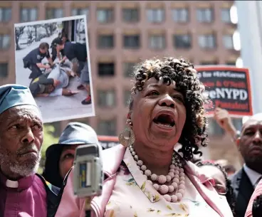  ??  ?? “OUR CHILDREN ARE BEING HUNTED” Gwen Carr speaks at a news conference in May 2019 after a police disciplina­ry hearing for the officer who used a chokehold that led to her son’s death in July 2014.